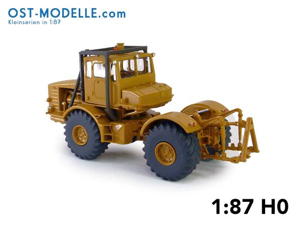 Traktor Kirovets K700 gelborange ohne Motorverkleidung Überrollbügel